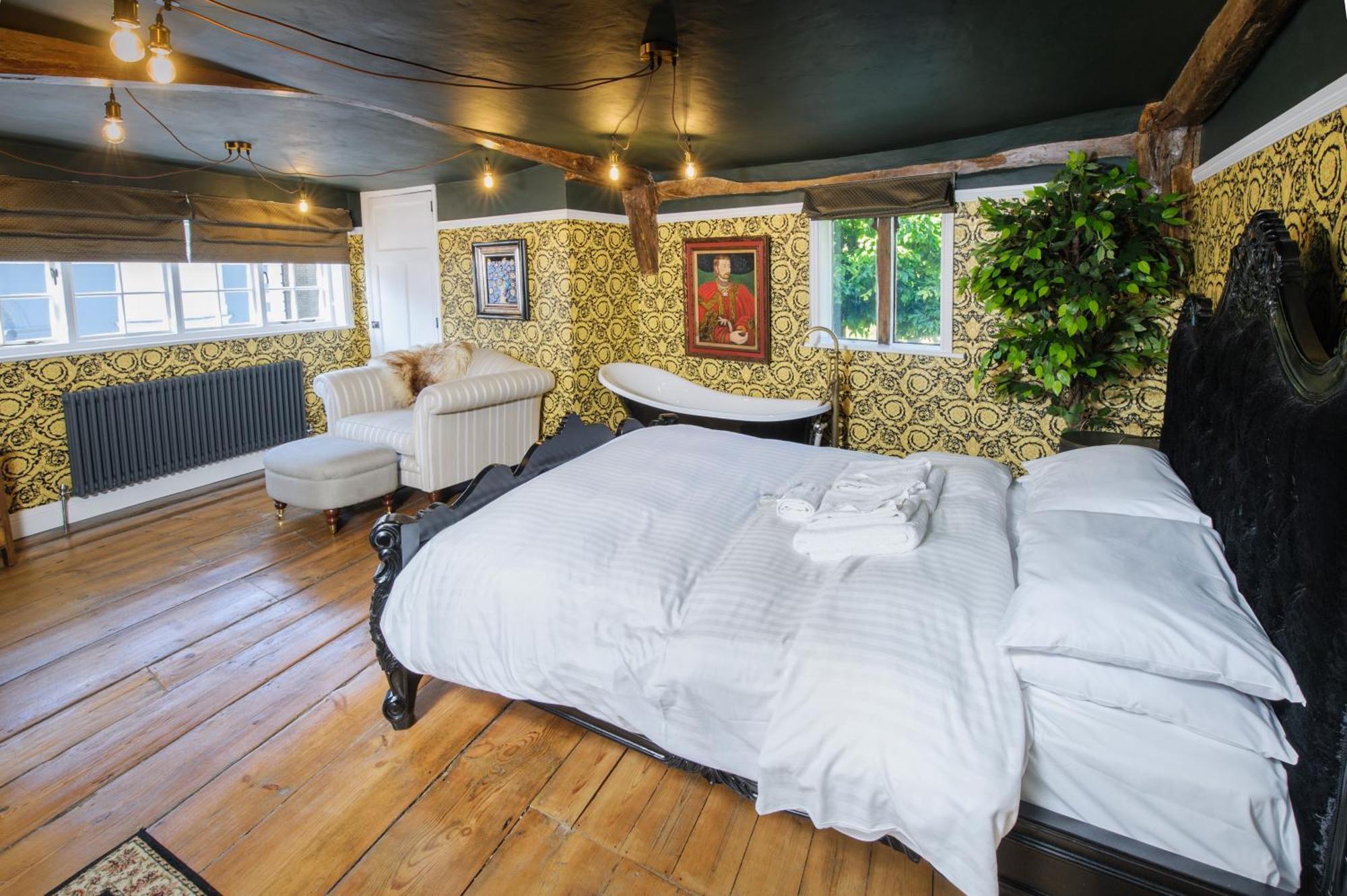 Huge Deluxe 600 Year Old Essex Manor, Hot Tub, Cinema Room, Sky Tv Saffron Walden Bagian luar foto