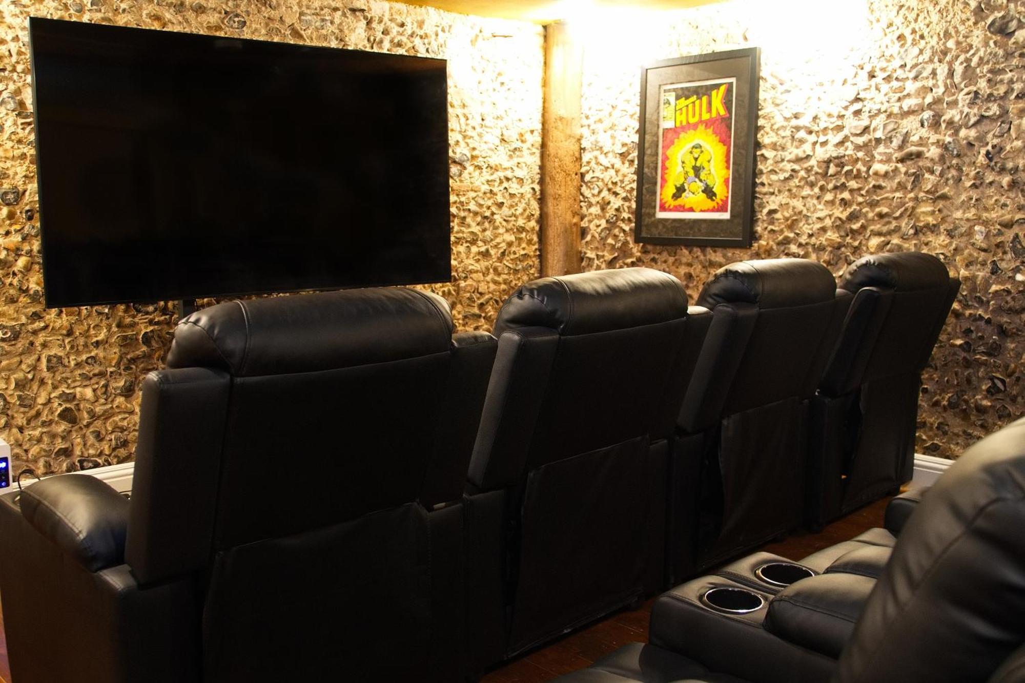 Huge Deluxe 600 Year Old Essex Manor, Hot Tub, Cinema Room, Sky Tv Saffron Walden Bagian luar foto